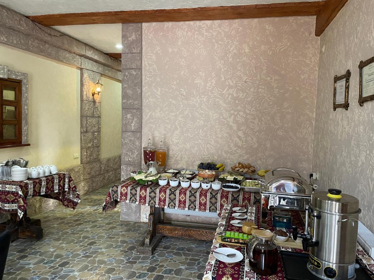 Kamar Hotel Ijevan Bagian luar foto
